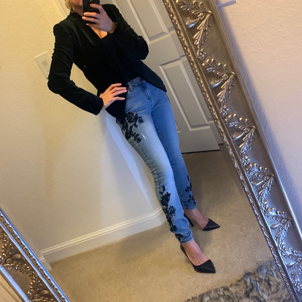 Beautiful FB sisters jeans 👖 size M